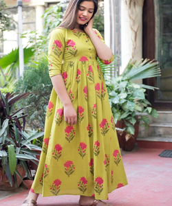 Lehenga choli สำหรับผู้หญิงสีชมพูกับกำมะหยี่หนาและเสื้อทำงาน - Product Image 2