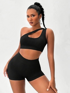 Ensemble de vêtements de sport tendance pour femmes, haut court et short, tenue de fitness pour le yoga, la gym, l'exercice et le confort quotidien - Product Image 5