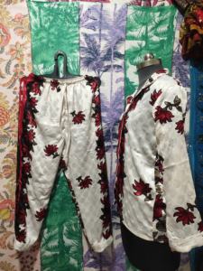 Ensemble de pyjama en mélange de soie blanche Vêtements de nuit en satin d'été Vêtements de détente confortables pour sa maison parfaite Cadeaux de Noël - Product Image 2