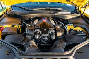 Levante Modena S 2022 inspecté, environ 5 500 milles, V8 biturbo de 550 ch, transmission intégrale, Giallo Modenese - Product Image 6