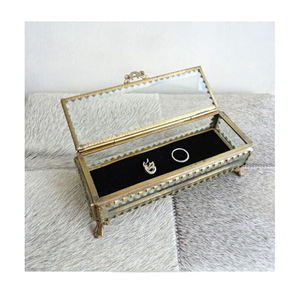 Boîte à bijoux tendance en laiton et verre boîte de présentation de conception personnalisée finie dorée de haute qualité boîte à bijoux de mariage - Product Image 2