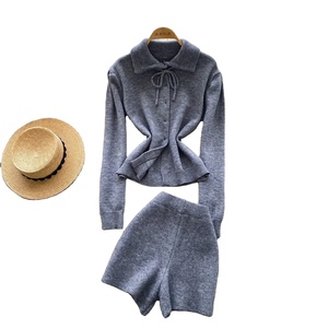 Ensembles pour femmes de qualité supérieure personnalisés chemise courte décontractée nouveau design élégant ensemble de 2 pièces pour femmes - Product Image 1