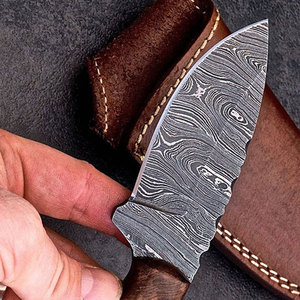 Couteau de chasse Damas fait à la main personnalisé avec du bois de ronce de noyer noir exotique pour le camping et le bricolage Support OEM disponible - Product Image 5