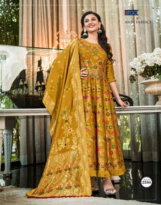 Robe Anarkali Kurti en soie jacquard pour femme, avec dupatta, nouvelle collection, tenue traditionnelle indienne pour mariage et fêtes. - Product Image 3