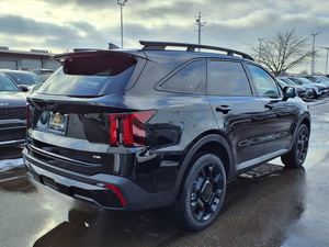 Kia Sorento X-Line SX Prestige AWD 2025 Noir Brillant d'occasion avec Toit Ouvrant Démarrage à Distance Sièges en Cuir Roues en Alliage Automatique - Product Image 4