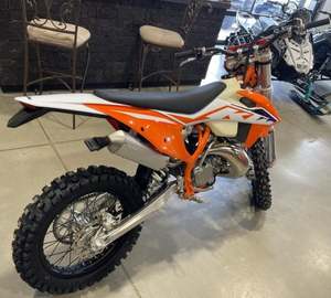 VENTA DE LIQUIDACIÓN 2023 K-TM 150 XC-W NUEVA, MOTOCICLETA USADA - SE VENDE A PRECIO DE COSTO! !! CON 1 AÑO DE GARANTÍA Y ENVÍO RÁPIDO - Product Image 5