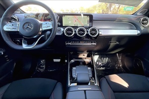 Véhicules d'occasion 2023 EQB 300 AWD 4MATIC Prêts pour une livraison rapide - Product Image 2