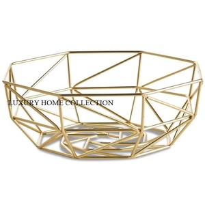 Cesta de frutas de metal tejida a mano con una estructura duradera hecha para durar a través del uso diario frecuente - Product Image 6