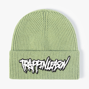 Bonnet d'hiver unisexe de luxe et chaud avec logo personnalisé Bonnet en tricot de laine côtelé en coton de haute qualité pour hommes et femmes Vente en gros - Product Image 2