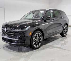Lincoln Nautilus Reserve AWD 2025, con motor turbo de 2.0L estándar - Product Image 1