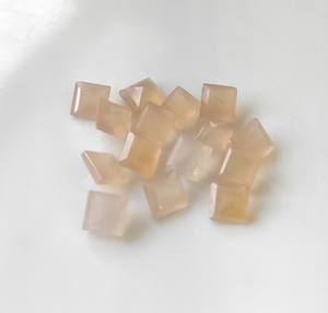 Calcédoine rose naturelle faite à la main pierre précieuse en vrac à facettes coupe carrée 3mm-30mm avec jeu de couleur/feu pour la fabrication de bijoux en gros - Product Image 5