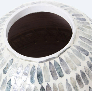 Vase artisanal en incrustation de nacre fait à la main avec rotin pour le luxe Capiz Vase décoratif décoration de la maison OEM accepté - Product Image 2