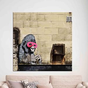 Arte de Banksy: Gorila con Máscara Rosa - Impresión en Lienzo de Graffiti - Diseño Plano, Impreso, Lienzo Enrollado - Product Image 1