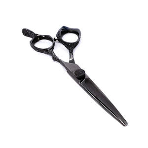 Tijeras de corte de pelo de Salón al por mayor, tijeras de salón de peluquería de hoja afilada recta recubierta de negro con tornillo ajustable - Product Image 4