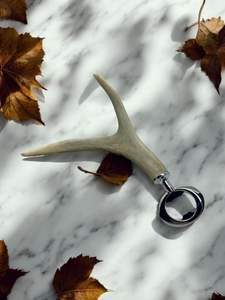 Abrebotellas de cuerno natural hecho a mano de calidad única diseño moderno personalizable para bares, fiestas y restaurantes - Product Image 3