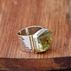 Anillo de Cuarzo Limón Natural, Ecológico, con Banda Ancha de Plata de Ley, Estilo Boho - Product Image 4