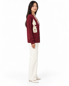 Cardigan en tricot à col en V pour femme, brodé, à manches longues, boutonné sur le devant, pull personnalisé avec logo pour l'automne, idéal pour les sororités et les universités - Product Image 5