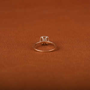 Anillo de boda de compromiso de corte Asscher de diamante cultivado en laboratorio chapado en oro macizo de 18KT con diamante creado en laboratorio glamoroso - Product Image 4