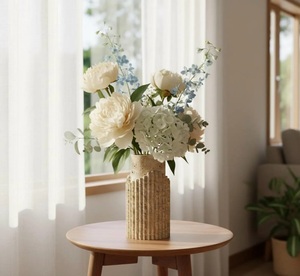 Vase en pierre de travertin élégant, design artisanal moderne, texture naturelle, pièce d'accent durable pour la décoration intérieure de luxe - Product Image 1