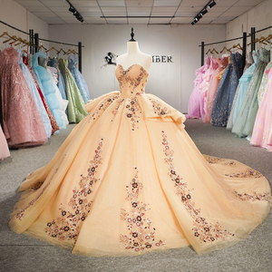 Vestido de Quinceañera Clásico 6977 con Lentejuelas y Perlas, Estilo Imperio, Color Champán, con Cuentas, Bordados y Apliques, Cintura Natural, Estampado - Product Image 2