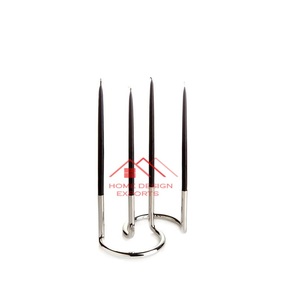 Venta caliente Decoración para el hogar Soporte de vela de metal Acabado en plata Soporte de vela de metal de acero inoxidable Diseño tallado único - Product Image 1
