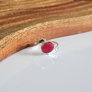 Anillo de Plata de Ley 925 con Gema de Rubí de Corte Ovalado, Hecho a Mano, Ajustable, Joyería de Lujo para Bodas y Fiestas - Product Image 6