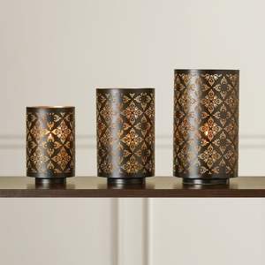 Bougeoir ouragan en métal moderne avec verre de cristal décoratif, parfait pour rehausser les soirées romantiques et les réunions de famille - Product Image 2