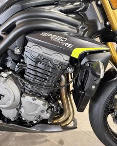 Moto sportive naked haute performance à 3 cylindres en ligne de 1200 cm³ - Product Image 4