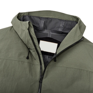 เสื้อกันฝนกันน้ำที่ให้ความรู้สึกน้ำหนักเบาและง่ายต่อการพกพาสำหรับการเดินทางและการใช้งานกลางแจ้ง - Product Image 3