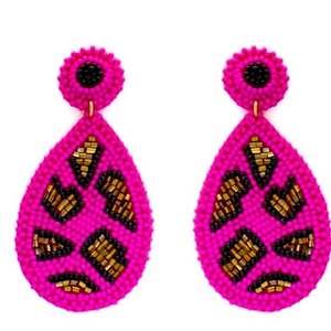 Pendiente de hoja Rosa bordado con cuentas de moda de alta calidad con joyería artesanal elegante y toque de ternura elegante de la India - Product Image 3