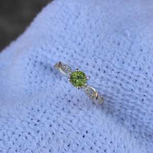 Anillo de Peridoto Hecho a Mano en Plata de Ley 925 con Piedra Redonda, Joyería de Piedra Preciosa Natural, Regalo de Piedra Natal de Agosto - Product Image 5