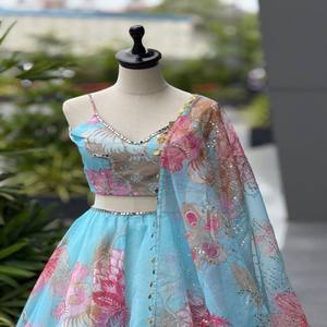 Ensemble Lehenga VASTRA COTTAGE en organza pur imprimé numériquement avec un chemisier brodé de sequins et un dupatta en dentelle de créateur - Product Image 4