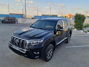 LandCruiser Prado 2020 GCC, moteur diesel turbo, boîte de vitesses automatique, direction à gauche, sièges en cuir, caméra arrière, pneus R19, intérieur foncé - Product Image 5