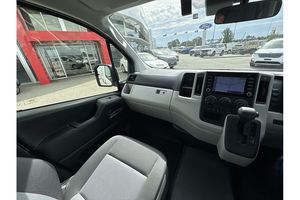 Voiture d'occasion de qualité et abordable, Toyota Hiace 2019, conduite à droite - Product Image 4