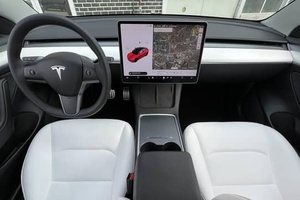 Voiture électrique extrêmement propre, modèle Tesla 3 Dual-Motor AWD 2022, prête à être expédiée, entièrement équipée pour la conduite autonome. - Product Image 3