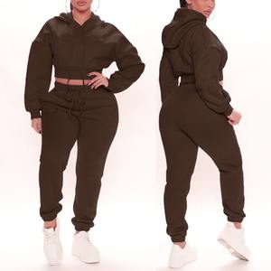 Haute qualité femmes haut court pantalons de survêtement sport course jalonné 2 pièces survêtement ensemble grande taille Logo personnalisé col à capuche survêtement - Product Image 6