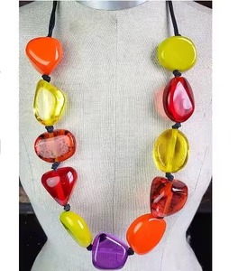 Fabricant indien dernière conception bijoux style fait à la main collier de perles de rocaille collier pendentif en résine pour les femmes - Product Image 1