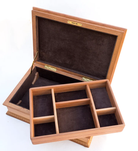 Organisateur de bijoux en bois sculpté à la main exquis avec charme vintage et design détaillé - Product Image 6