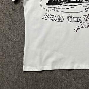 Camiseta Unisex de Algodón Lavado Estilo Americano, Estampado de Isla Malvada, Corte Regular Informal de Manga Corta para Hombre y Mujer - Product Image 3