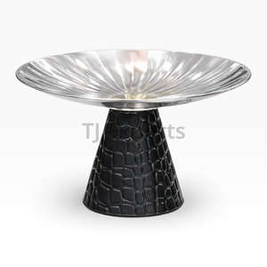 Elegante Bandeja Redonda de Metal Negro para Servir Chocolate con Asas Laterales para Servir Postres de Primera Calidad - Product Image 3