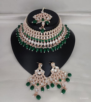 Parure de collier ras-du-cou et boucles d'oreilles en or plaqué, style Kundan et perles, de style antique, traditionnel et élégant, avec mangtika, pour femme et jeune fille, pour mariage