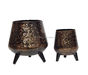 ชาวไร่ดอกไม้โลหะออกแบบนูนสร้างสรรค์พร้อมขาตั้งสําหรับตกแต่งบ้านสวน - Product Image 1