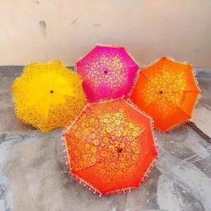 Parapluie décoratif en tissu de soie imprimé doré de haute qualité pour la décoration de fête de l'événement Haldi Mehndi Sangeet