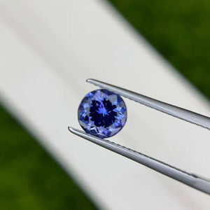 Tanzanite bleue naturelle de qualité AA, taille brillant rond, pierre précieuse non montée pour bagues, 1,53 ct, iridescence, design unique et élégant - Product Image 1