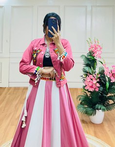 ยกระดับสไตล์ navratri ของคุณด้วยเสื้อแจ็กเก็ตผ้ายีนส์ผ้าเรยอนบริสุทธิ์และเสื้อแจ็กเก็ตทำงานลายปักอย่างประณีต - Product Image 6