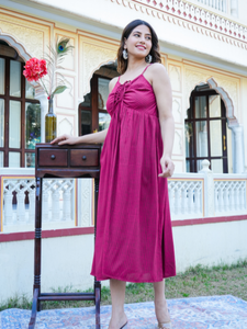 Robe Anarkali sans manches en polyester à rayures marron imprimées, style col en V, pour femmes, été, design fluide et élégant - Product Image 4