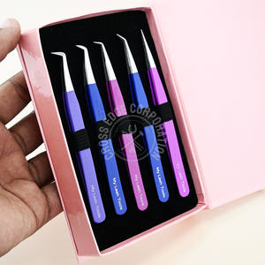 Pinzas al por mayor para extensión de pestañas con punta de fibra, aislamiento de 45 grados, agarre plano de 90 grados, herramienta antideslizante personalizada para pestañas - Product Image 1