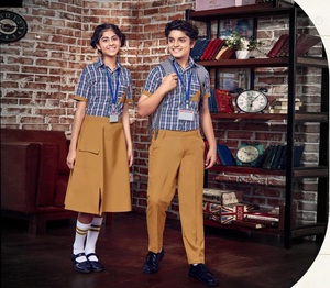 Conjunto de Uniforme Escolar Unisex para Niños de Primera Calidad en Colores Brillantes con Tallas Personalizadas Disponibles para la Venta por Exportadores Indios - Product Image 3