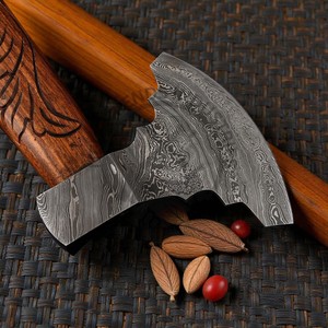 Hacha Tomahawk de Acero de Damasco Personalizada de Alta Calidad, Hacha Vikinga de Caza Forjada a Mano con Mango de Madera de Palisandro Grabado - Product Image 3