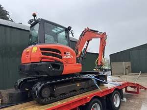 Excavadora compacta Kubota KX057-4 de 5.5 toneladas, con motor diésel, para excavación y apertura de zanjas, disponible para la venta. - Product Image 3